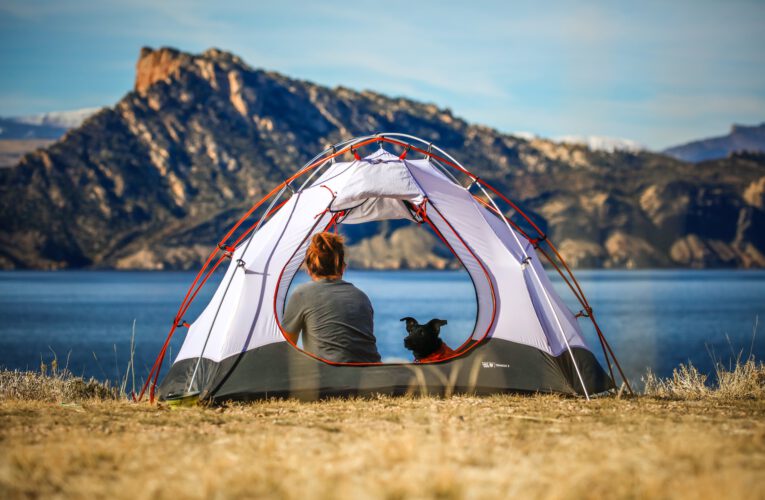 Na czym polega wypożyczanie namiotów